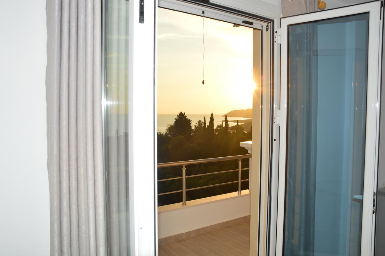Mihalis Apartments Himare Exterior photo