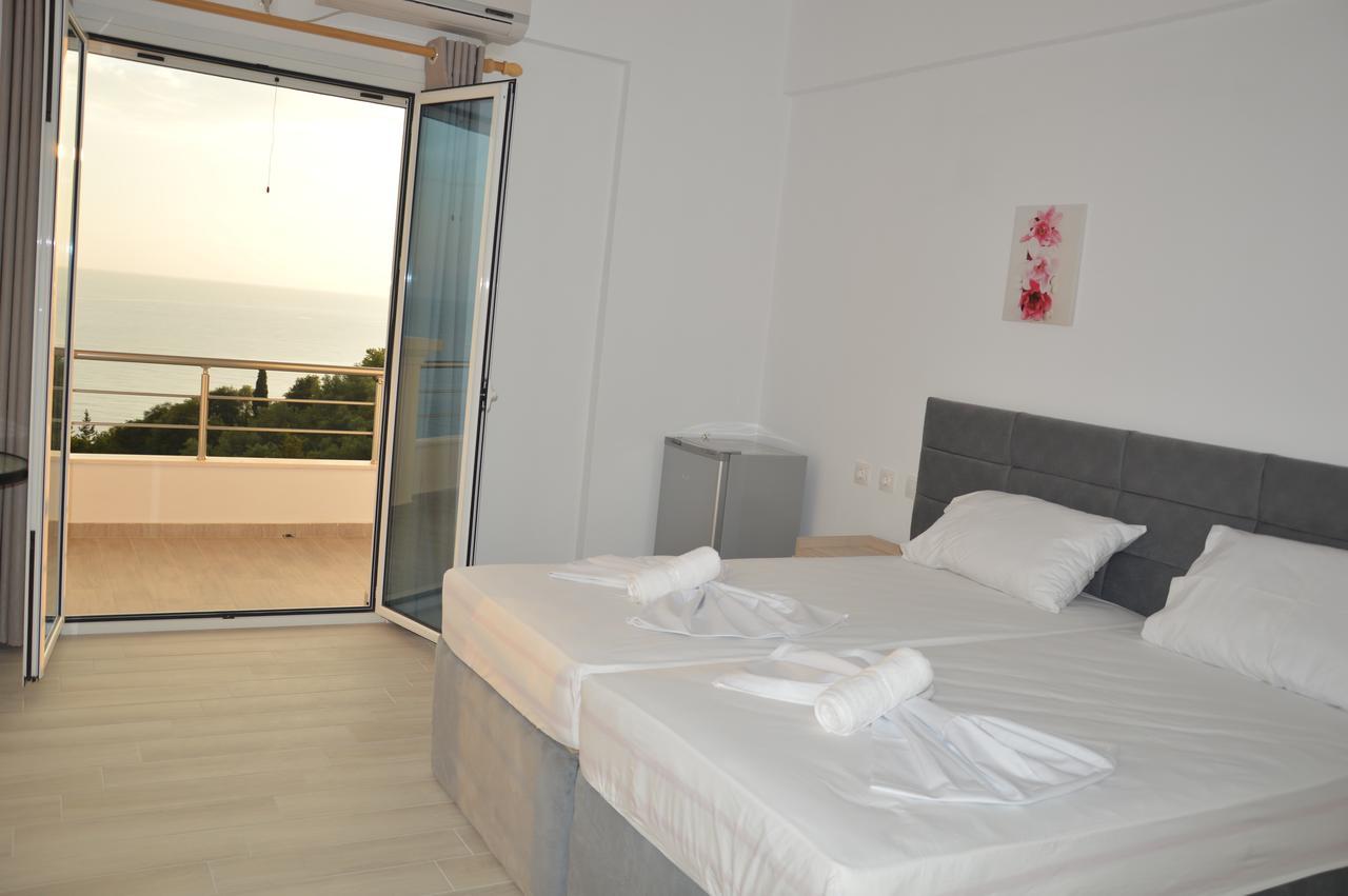 Mihalis Apartments Himare Exterior photo